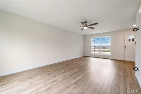 Living - 2335 Castle Hill Dr, Rolla, MO 65401 photo 3 of 4