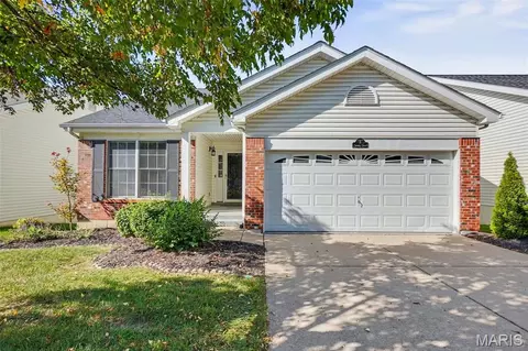 8 Soenker Cir, Saint Peters, MO 63376