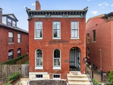 1225 Dolman St, Saint Louis, MO 63104