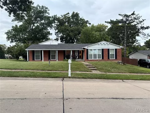 11695 Chandellay Dr, Saint Louis, MO 63146