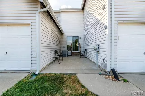 Exterior - 820 Brookmead Dr, O'fallon, MO 63366 photo 2 of 6