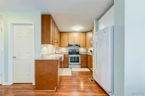Kitchen - 820 Brookmead Dr, O'fallon, MO 63366 photo 2 of 3