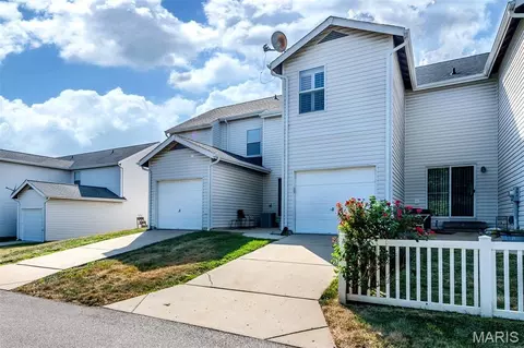 Exterior - 820 Brookmead Dr, O'fallon, MO 63366 photo 5 of 6