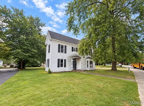 320 W Columbia St, Farmington, MO 63640