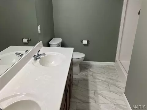 Bath - 506 E Brook Dr, Aviston, IL 62216 photo 1 of 2