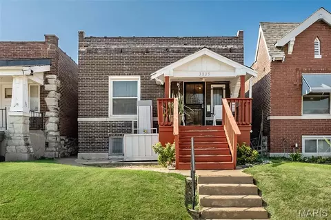 3225 N Taylor Ave, Saint Louis, MO 63115