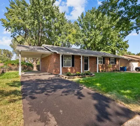 2007 Hungerford Dr, Florissant, MO 63031