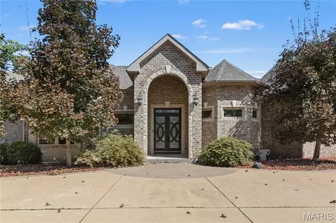 4068 Fleur Du Bois Dr, Florissant, MO 63034