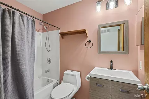 Bath - 624 Longhorn Dr, O'fallon, MO 63368 photo 2 of 2