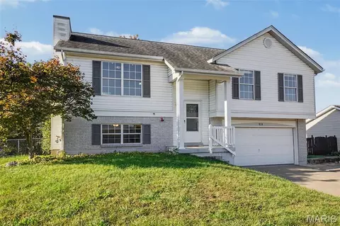 Exterior - 624 Longhorn Dr, O'fallon, MO 63368 photo 2 of 6