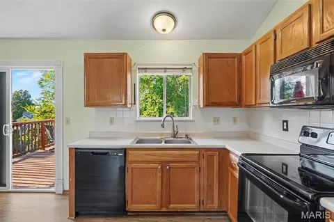 Kitchen - 624 Longhorn Dr, O'fallon, MO 63368 photo 2 of 2