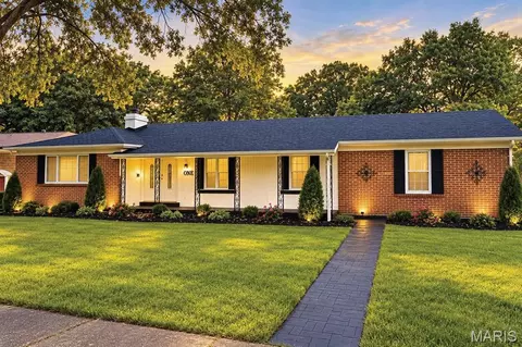 1 Crookham Ct, Florissant, MO 63033