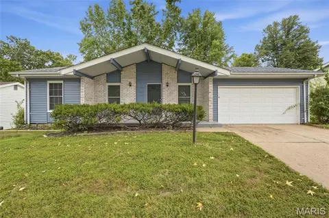 6766 Lesli Mari Ct, Florissant, MO 63033