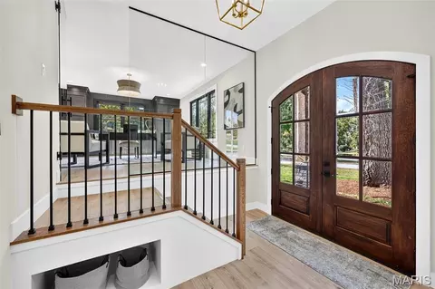 21 Balcon Est, Creve Coeur, MO 63141