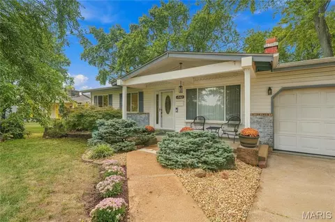 1940 Danelle Dr, Florissant, MO 63031