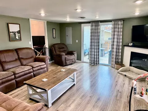 Living - 604 Boucher St, Dexter, MO 63841 photo 3 of 4