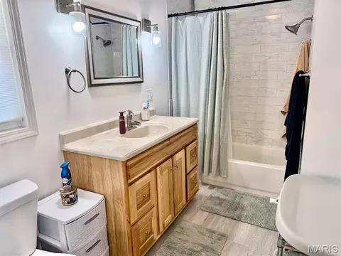Bath - 604 Boucher St, Dexter, MO 63841 photo 2 of 4