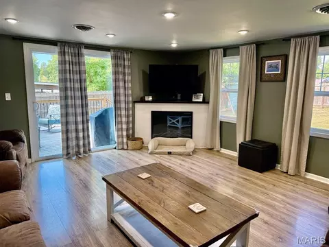 Living - 604 Boucher St, Dexter, MO 63841 photo 4 of 4