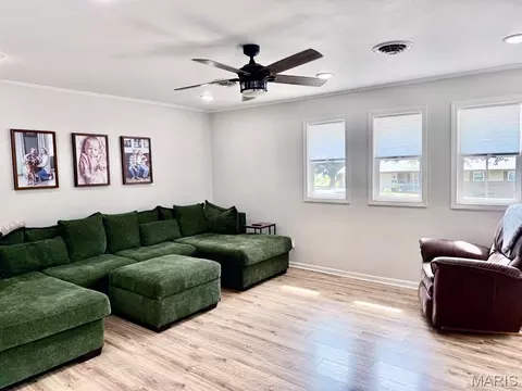 Living - 604 Boucher St, Dexter, MO 63841 photo 2 of 4