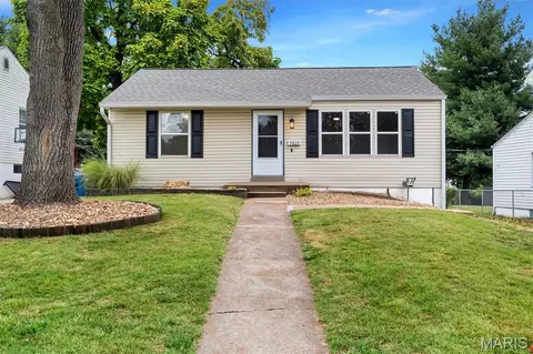 9809 Lullaby Ln, Saint Louis, MO 63114
