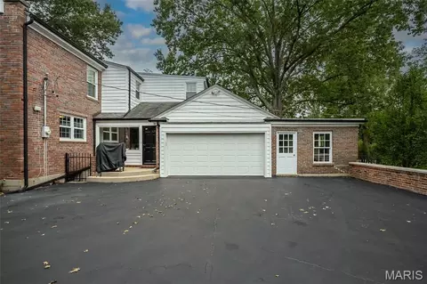Exterior - 59 Pointer Ln, Ladue, MO 63124 photo 10 of 11