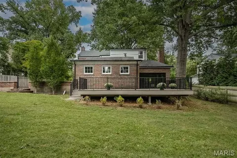 Exterior - 59 Pointer Ln, Ladue, MO 63124 photo 8 of 11