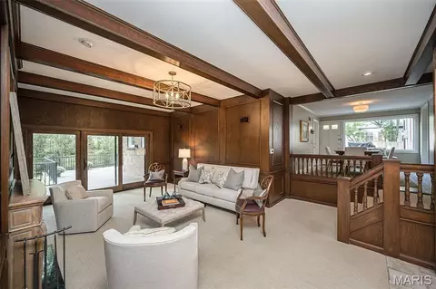 Living - 59 Pointer Ln, Ladue, MO 63124 photo 4 of 6