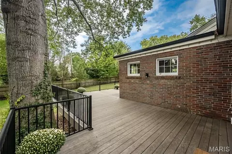 Exterior - 59 Pointer Ln, Ladue, MO 63124 photo 5 of 11