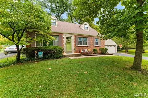 7 Green Acres Rd, Saint Louis, MO 63137