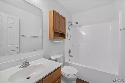 Bath - 524 Pacific Estates Dr, Pacific, MO 63069 photo 1 of 2