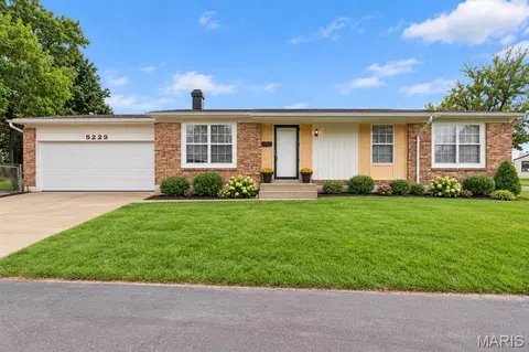 5229 Lakewood Ave, Saint Louis, MO 63123