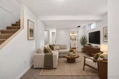 Living - 129 Royallbrook Ln, O'fallon, MO 63368 photo 3 of 3