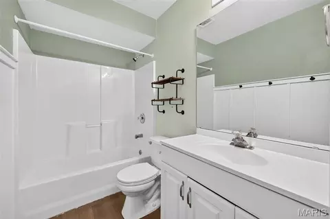 Bath - 129 Royallbrook Ln, O'fallon, MO 63368 photo 6 of 7