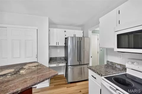 Kitchen - 129 Royallbrook Ln, O'fallon, MO 63368 photo 4 of 4