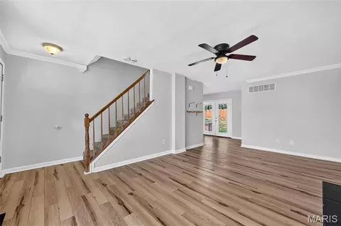Living - 129 Royallbrook Ln, O'fallon, MO 63368 photo 2 of 3