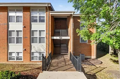 2020 Greenglen Dr, Saint Louis, MO 63122