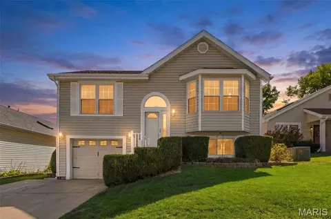 202 Kunze Dr, Saint Charles, MO 63303