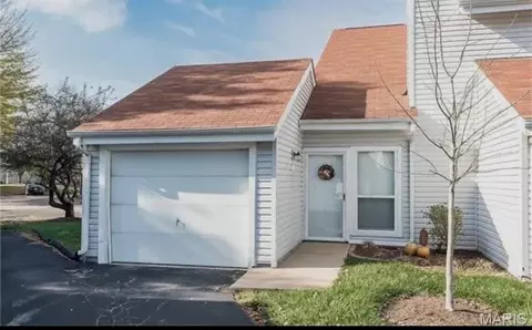 3630 Cypress Creek Dr, Florissant, MO 63031