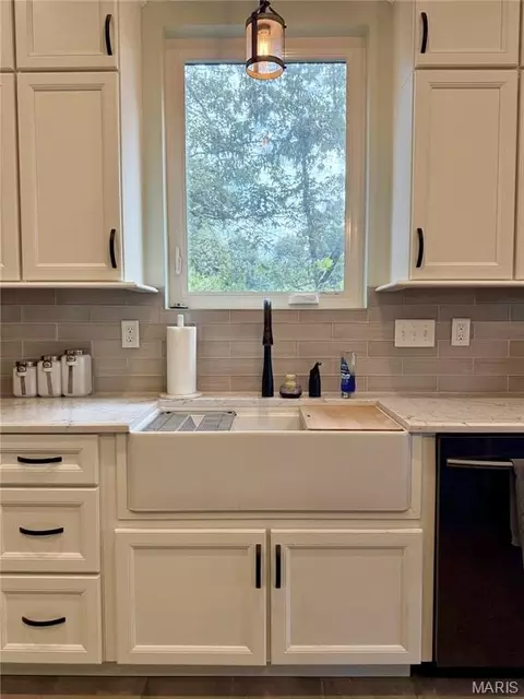 Kitchen - 35 Brierfield Ct, Troy, MO 63379 photo 5 of 10