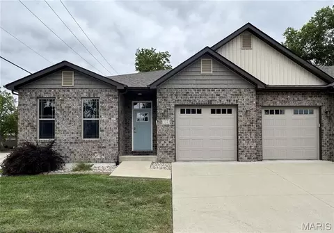 132 E Locust St, Columbia, IL 62236