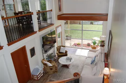 Living - 324 W 6th St, Washington, MO 63090 photo 2 of 2