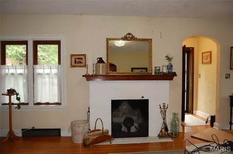 Living - 324 W 6th St, Washington, MO 63090 photo 1 of 2