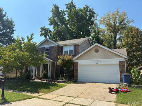 4097 Del Lago Dr, Florissant, MO 63034