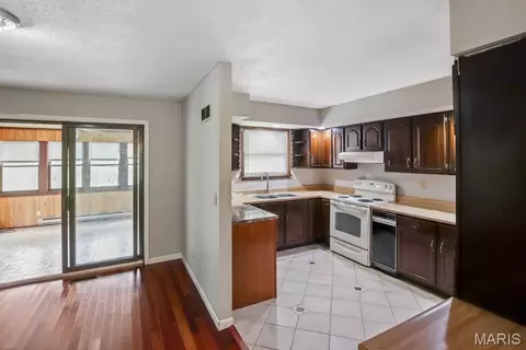 Kitchen - 1476 E Springfield Rd, Sullivan, MO 63080 photo 2 of 2