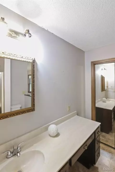 Bath - 1476 E Springfield Rd, Sullivan, MO 63080 photo 1 of 3