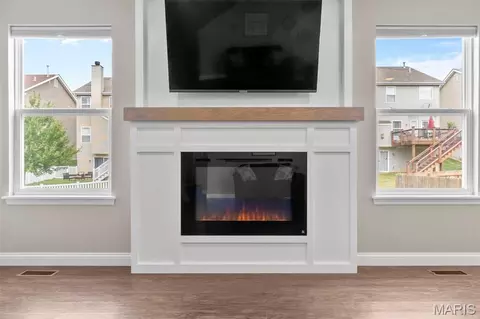 Living - 609 Spring Mnr, O'fallon, MO 63368 photo 2 of 2