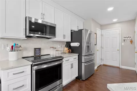 Kitchen - 609 Spring Mnr, O'fallon, MO 63368 photo 2 of 3