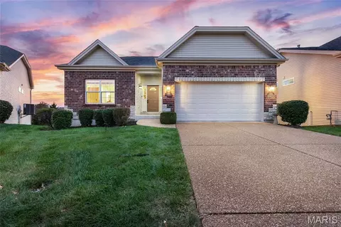 1216 Emerald Gardens Dr, Saint Peters, MO 63376