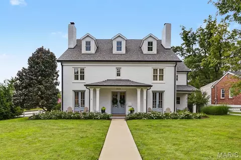 830 Hawbrook Rd, Glendale, MO 63122