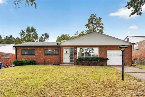 7730 Peach Tree Ln, University City, MO 63130